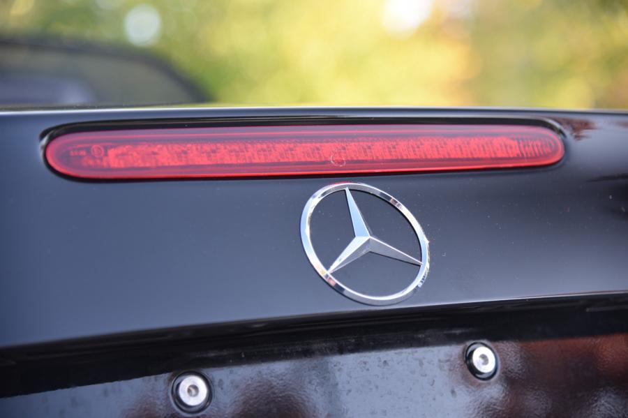 Логотип Mercedes-Benz SL500 (R230) 2003 года  (фото 23 из 86)